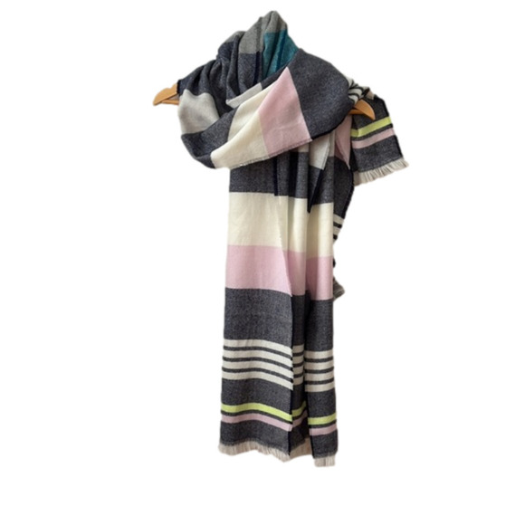 Gap Multi striped blanket scarf. Soft Pink Grey white & green. Fringed ends - Picture 2 of 11